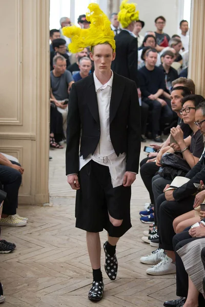 Look 17